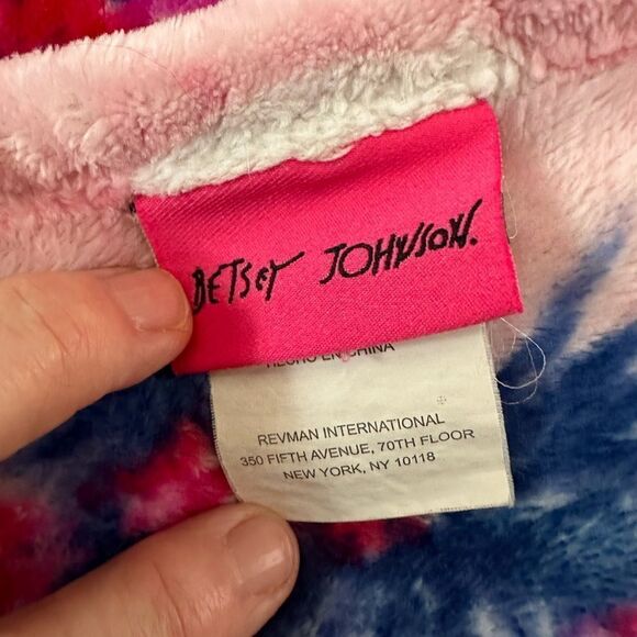 Betsey Johnson Oversized Plush Throw Skull Pink 70” X 50” - Picture 7 of 10